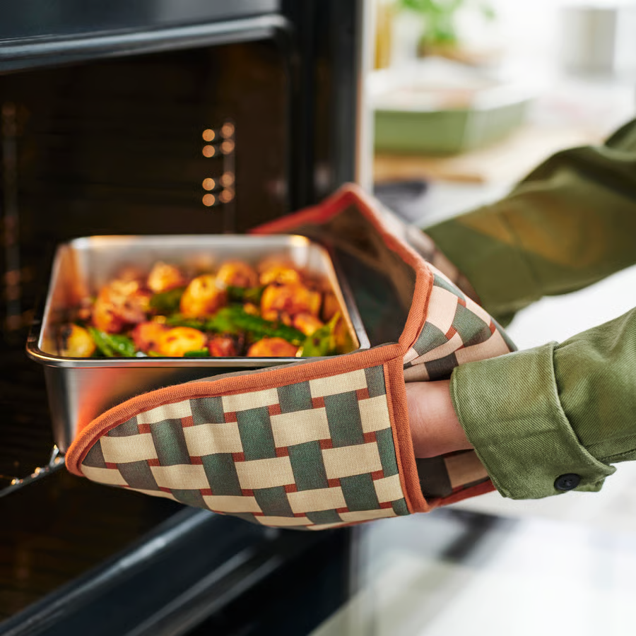 RINVIK Patterned Oven Mitt - Image 2